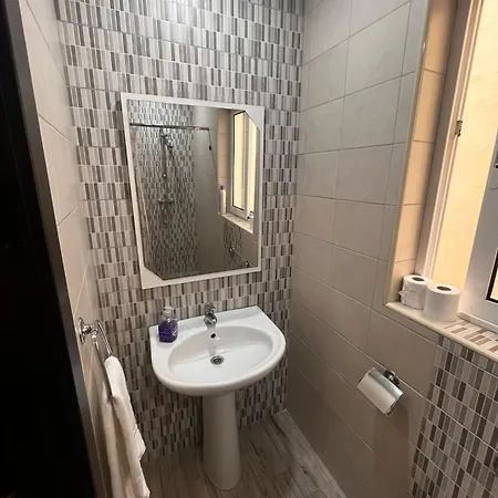 Comfort Retreat Quiet 1 Bedroom For 4 People With Self Checkin منزل للإقامة سليمة