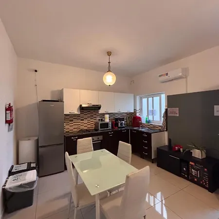 Comfort Retreat Quiet 1 Bedroom For 4 People With Self Checkin Rum i privatbostad Sliema